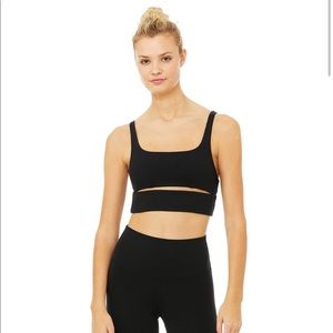 Slit cutout ribbed stretch sports bra